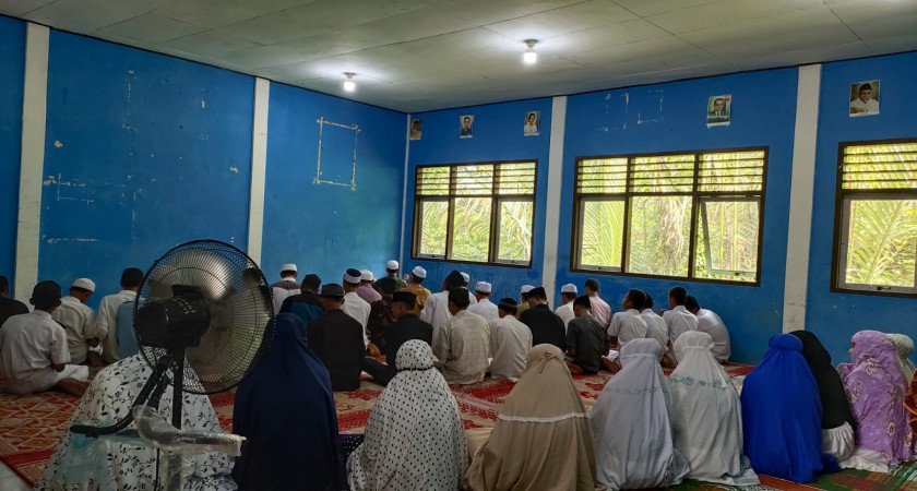 Rohis SMK N 2 Tanjung Jabung Barat berharap pada Donatur kedepannya dapat melakukan sholat Dhuha berjamaah di Musholla