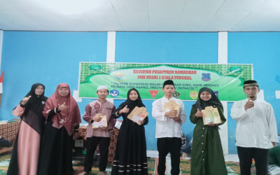 Kegiatan Pesantren Ramadhan 1443 H ditutup dengan penyerahan hadiah